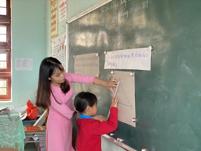 Gi&aacute;o vi&ecirc;n bỏ nghề, v&igrave; đ&acirc;u n&ecirc;n nỗi? - Ảnh 1.