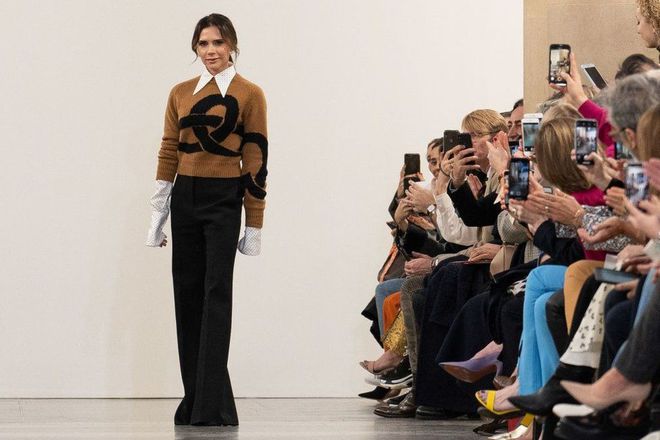 Lý do khiến thương hiệu thời trang của Victoria Beckham thua lỗ thảm hại - Ảnh 2. Lý do khiến thương hiệu thời trang của Victoria Beckham thua lỗ thảm hại - Ảnh 2.