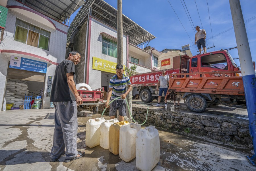 Hạn hán nghiêm trọng tại Trung Quốc: 'Lúa trên cánh đồng giờ đã khô hết' - Ảnh 1.