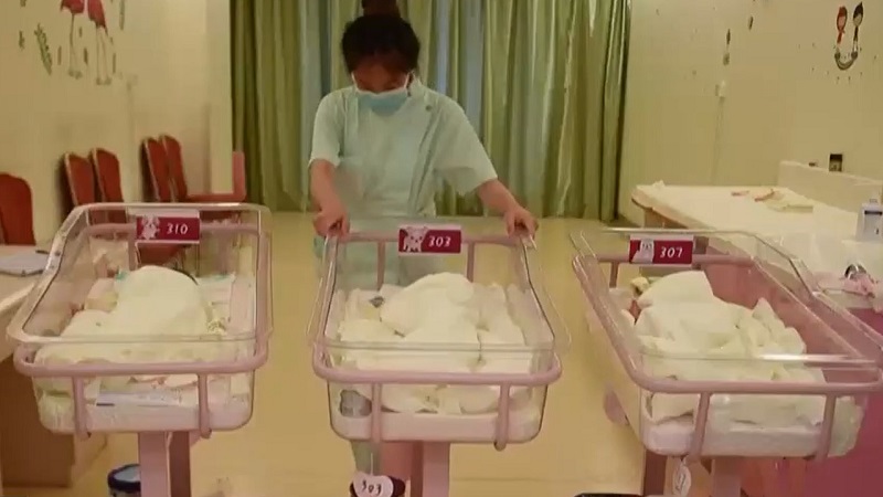 Tỷ lệ sinh liên tục giảm, Trung Quốc tung hàng loạt biện pháp khuyến khích sinh đẻ mới - Ảnh 2.