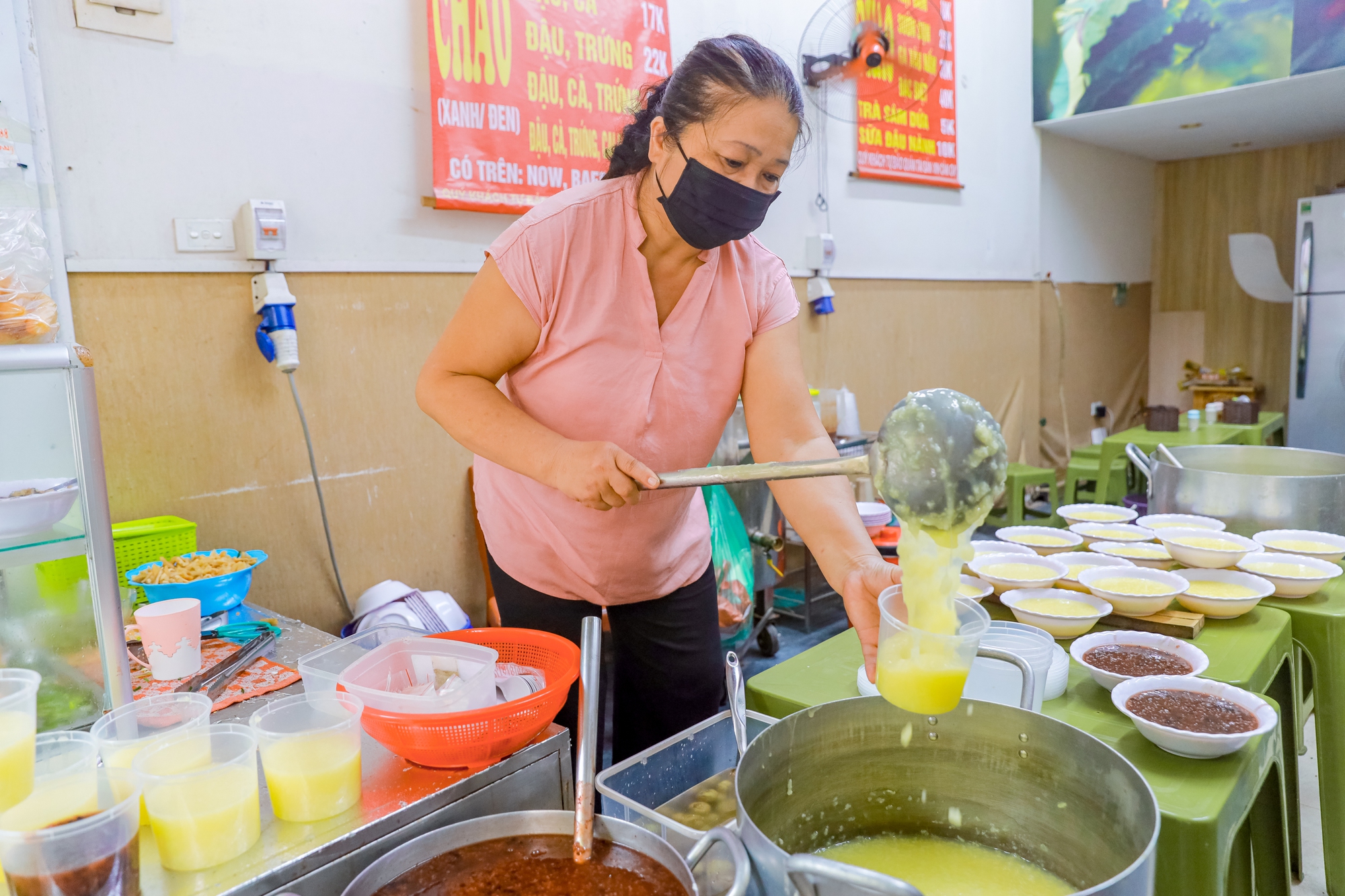 Quán cháo cà đậu gần 20 năm trên phố cổ Hà Nội - Ảnh 2. Quán cháo cà đậu gần 20 năm trên phố cổ Hà Nội - Ảnh 2.