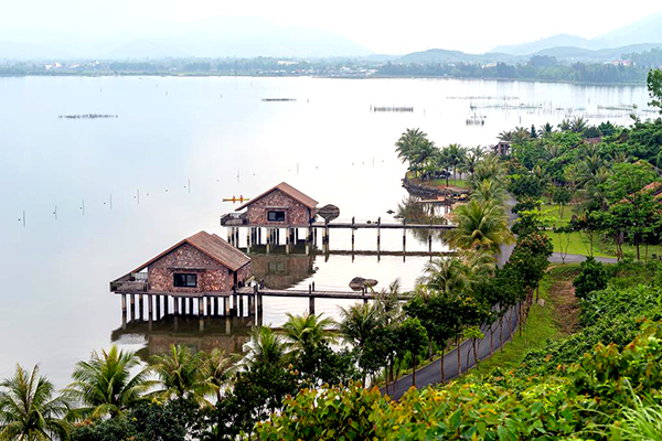 &quot;Madives phiên bản Huế”: Bungalow trên nước đầu tiên tại Việt Nam, thơ mộng và cực tinh tế - Ảnh 2.