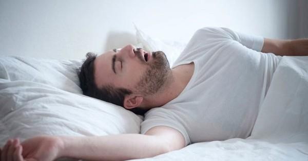 Những thói quen cực xấu khi ngủ có thể gây liệt nửa mặt, khiến bạn già 'cực nhanh' trong một đêm - Ảnh 1.