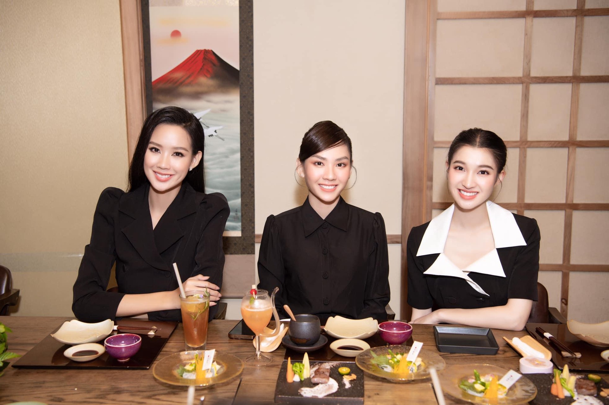 Phong cách thời trang đồng điệu, ngọt ngào của top 3 Miss World Vietnam 2022 sau đăng quang - Ảnh 10. Phong cách thời trang đồng điệu, ngọt ngào của top 3 Miss World Vietnam 2022 sau đăng quang - Ảnh 10.