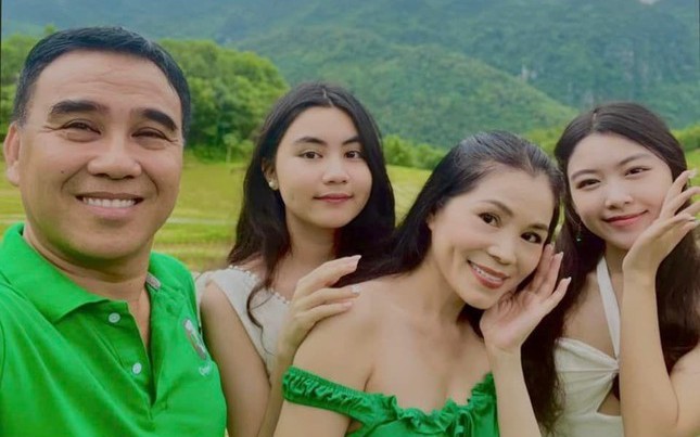 Vợ MC Quyền Linh: Có 2 bằng đại học, chia sẻ điều sợ nhất khiến ai cũng khen cách dạy con