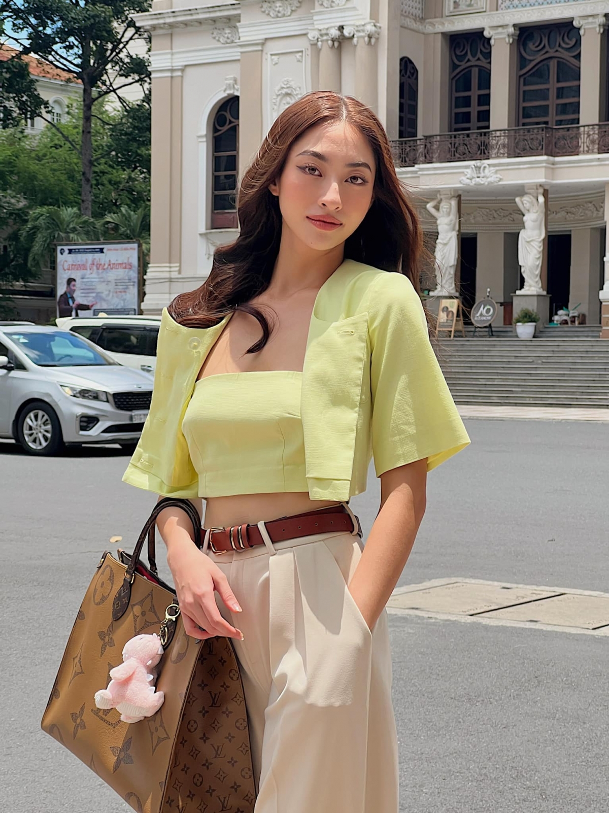 Hoa hậu Lương Thùy Linh lên đồ 'cực chất', khoe dáng chuẩn fashionista trên phố - Ảnh 3. Hoa hậu Lương Thùy Linh lên đồ 'cực chất', khoe dáng chuẩn fashionista trên phố - Ảnh 3.