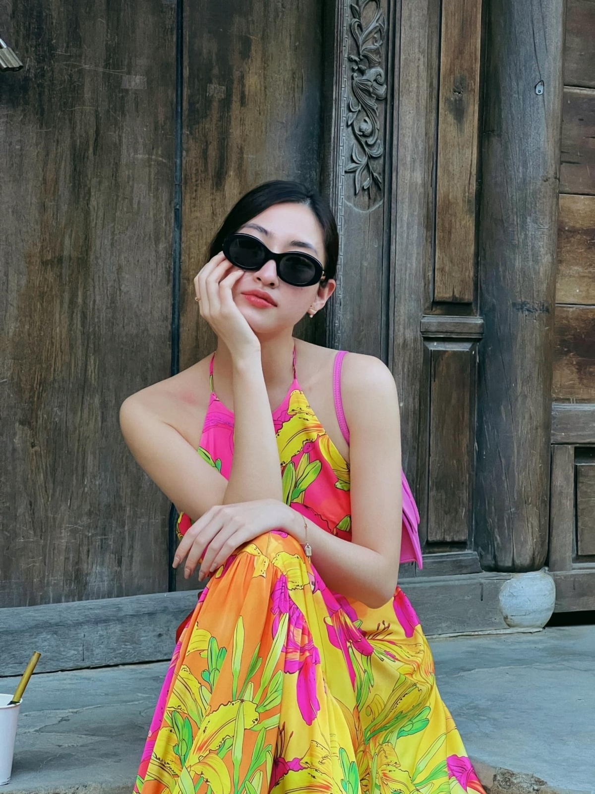 Hoa hậu Lương Thùy Linh lên đồ 'cực chất', khoe dáng chuẩn fashionista trên phố - Ảnh 6.