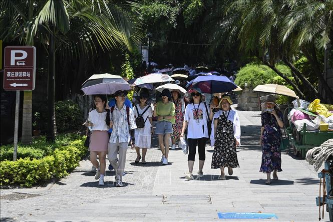 Trung Quốc tiếp tục cảnh báo nắng nóng nghiêm trọng tại nhiều địa phương - Ảnh 1.