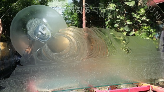 Người Việt đầu tiên điêu khắc tranh trên kính chỉ với viên đá mài thủ công - Ảnh 10.