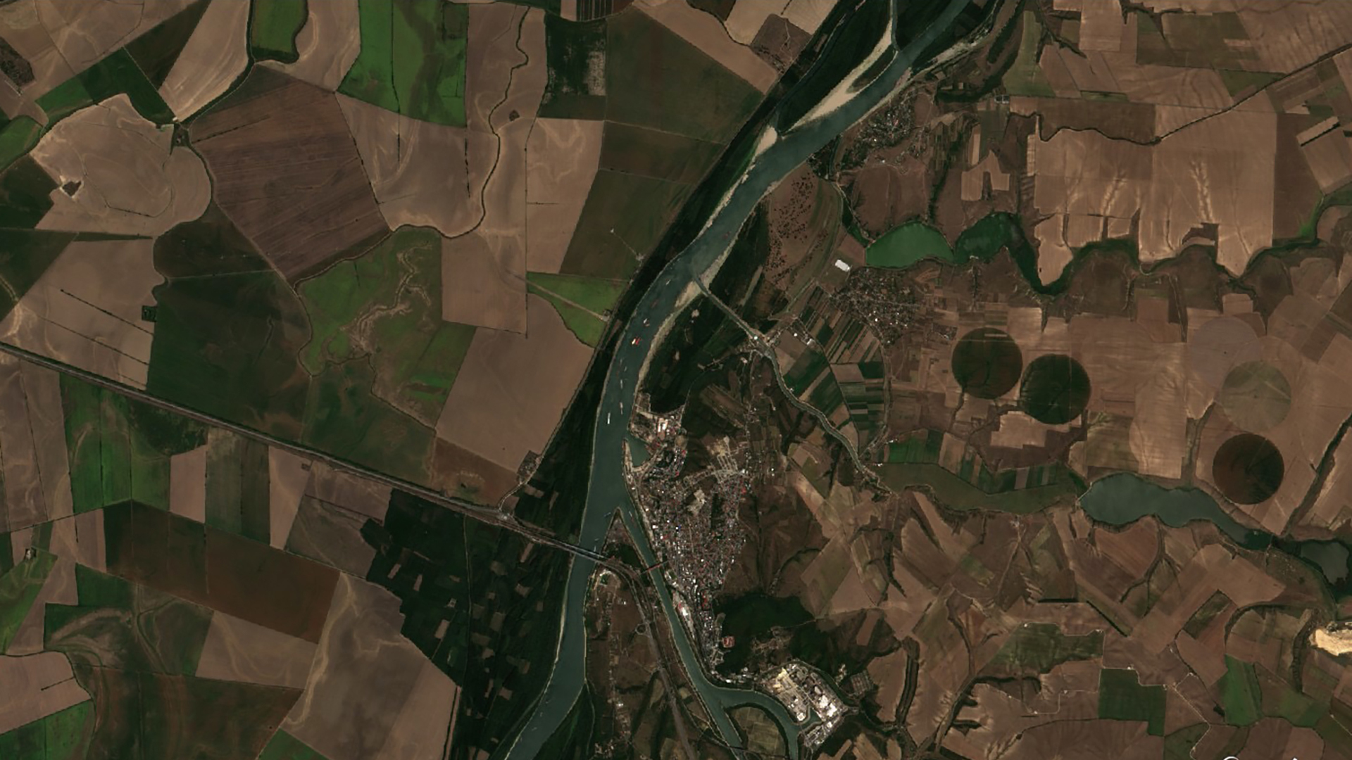 220818164411-dry-rivers-danube-cernavoda-2022-1661075783473638518947.jpg
