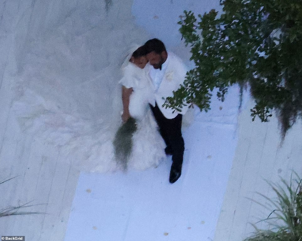 Toàn cảnh đám cưới xa hoa tại đồn điền 8,9 triệu USD của Ben Affleck - Ảnh 5.