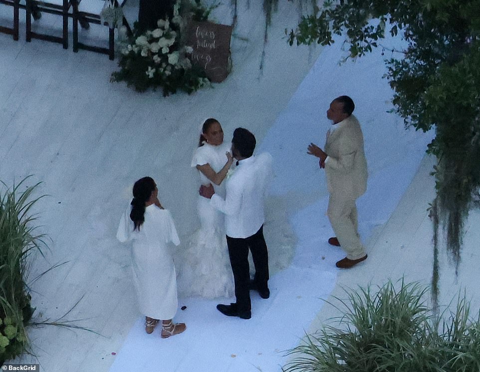 Toàn cảnh đám cưới xa hoa tại đồn điền 8,9 triệu USD của Ben Affleck - Ảnh 9.