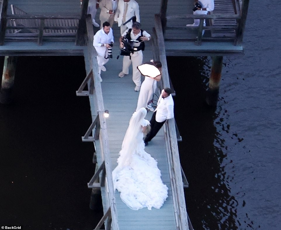 Toàn cảnh đám cưới xa hoa tại đồn điền 8,9 triệu USD của Ben Affleck - Ảnh 12.