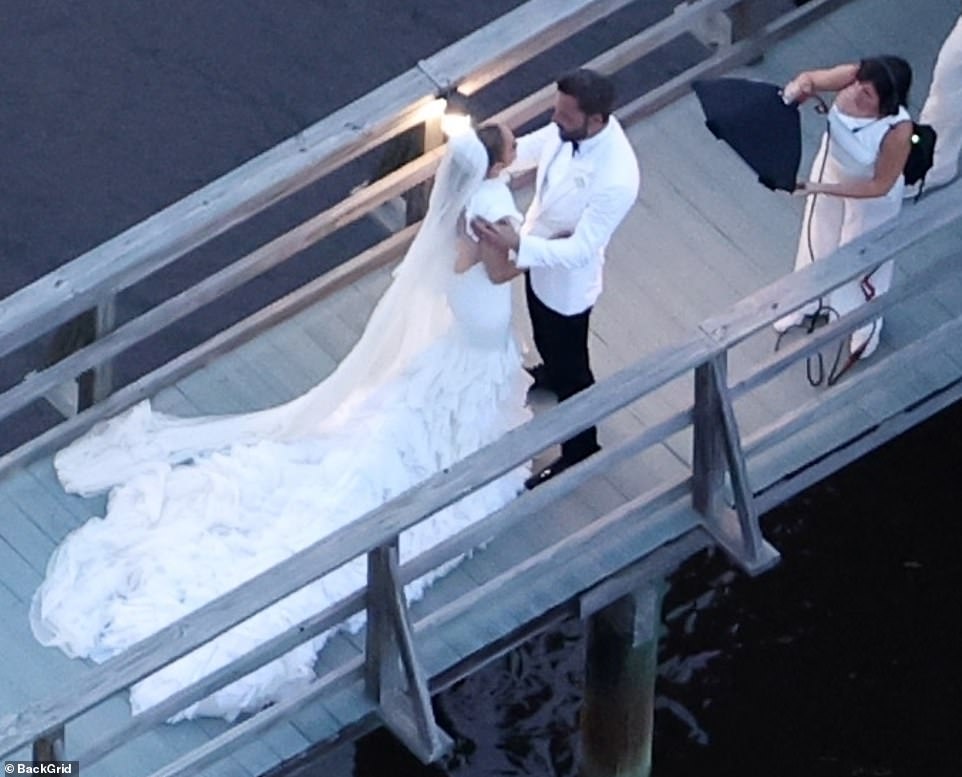 Toàn cảnh đám cưới xa hoa tại đồn điền 8,9 triệu USD của Ben Affleck - Ảnh 13.