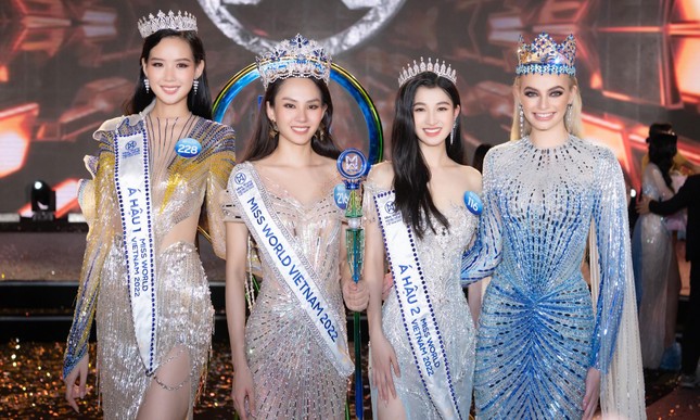 Hoa hậu đẹp nhất thế giới 2021 choáng ngợp vì được hoá thành công chúa Elsa lộng lẫy khi ở Việt Nam - Ảnh 5.