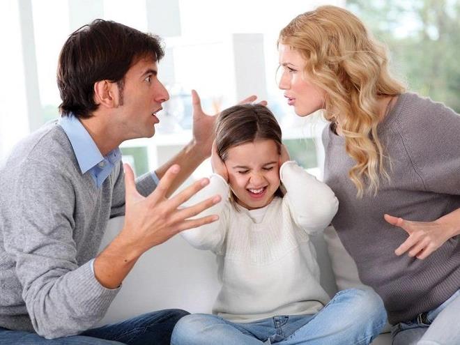 4 thói quen của cha mẹ vô tình khiến con lớn lên nhút nhát, tự ti - Ảnh 5.
