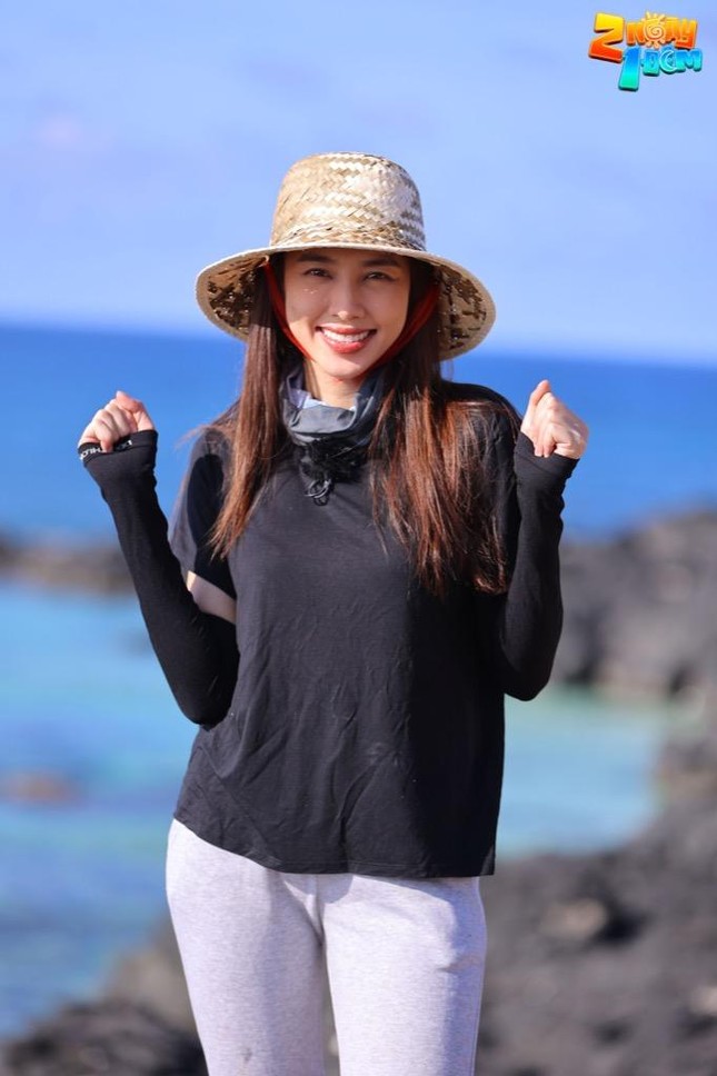 2 Ngày 1 Đêm: Hoa hậu Thùy Tiên liên tục 'thả tim', chọn Trường Giang để thể hiện tình cảm - Ảnh 3.