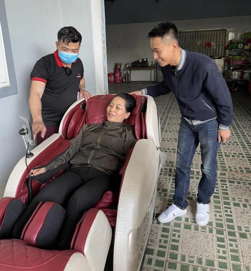 Ghế massage Boss Chair Luxury 2 với công nghệ con lăn đá ngọc bích từ Lux Sport Việt Nam - Ảnh 1.