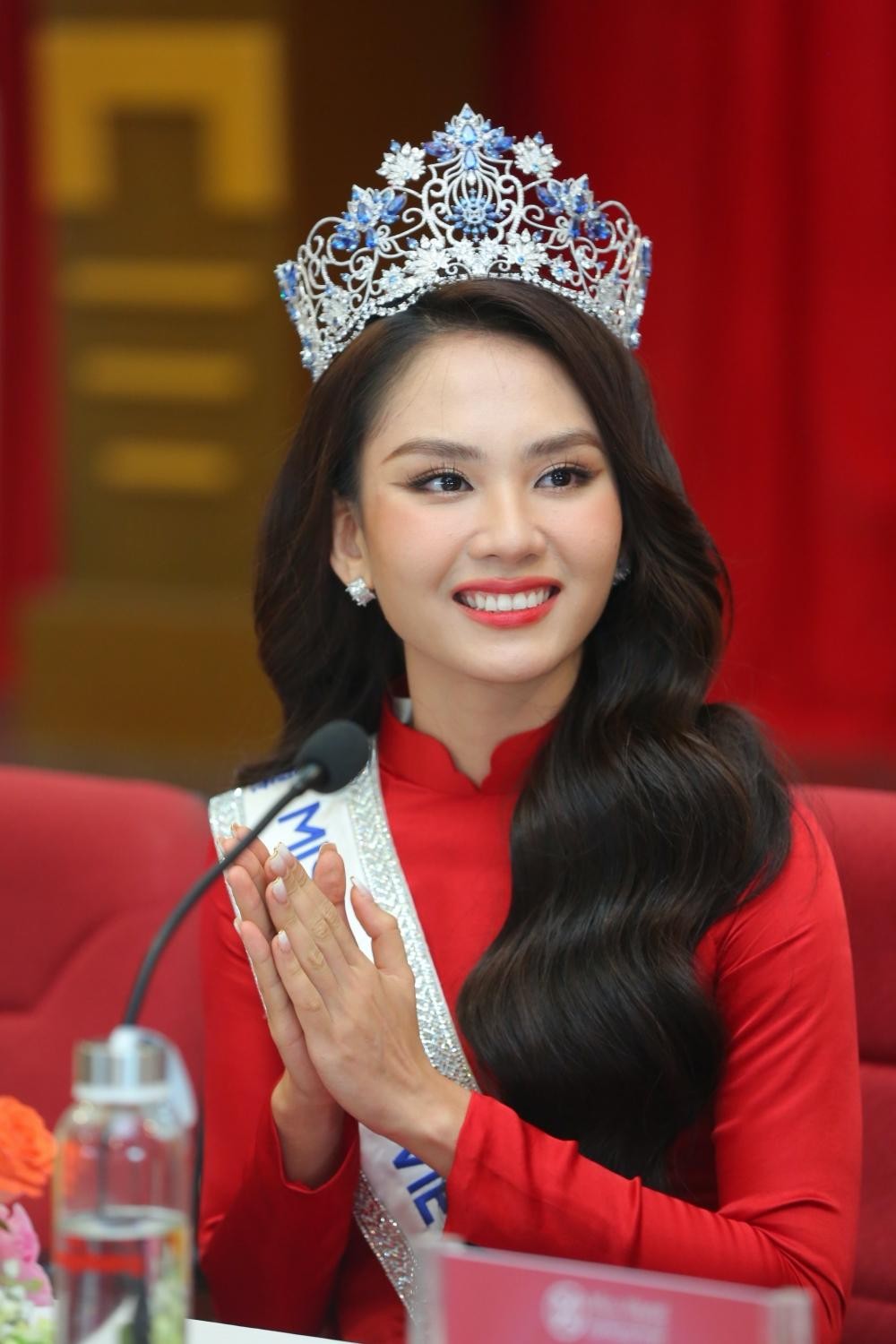 Ngắm nhan sắc rực rỡ của Top 3 Miss World Vietnam 2022 trong tà áo dài đỏ