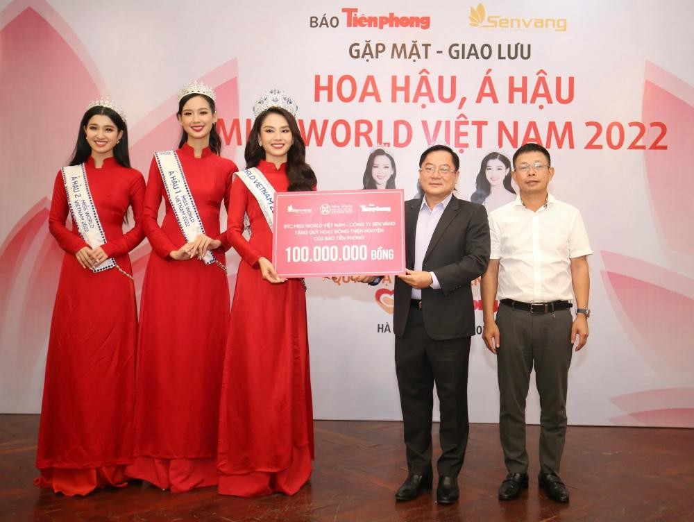 Ngắm nhan sắc rực rỡ của Top 3 Miss World Vietnam 2022 trong tà áo dài đỏ