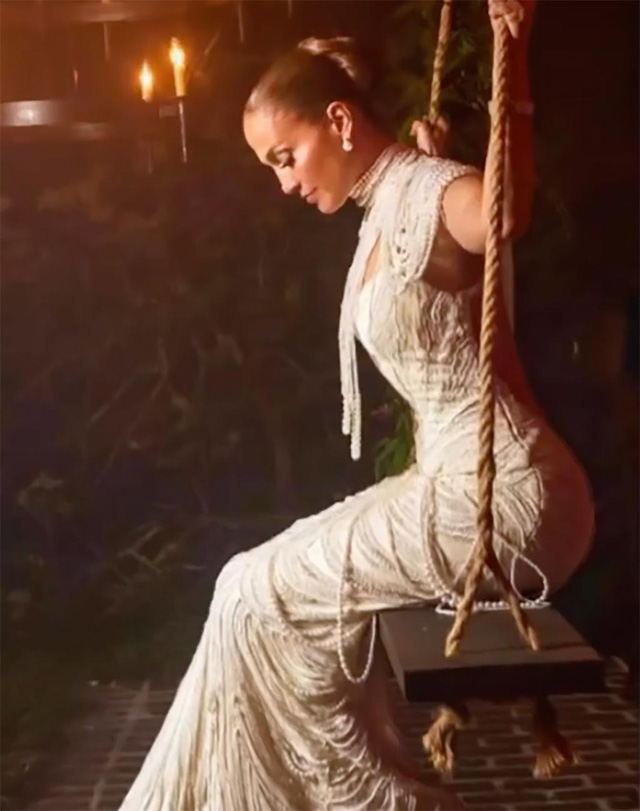 Jennifer Lopez mặc ba chiếc váy cưới siêu kỳ công và tốn kém của Ralph Lauren - Ảnh 4.