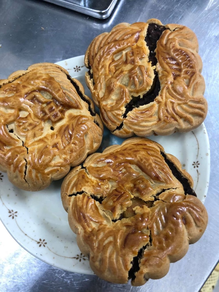 Hú hồn với loạt bánh trung thu tự làm đúng kiểu '3 phần xui xẻo, 7 phần bất lực' - Ảnh 4. Hú hồn với loạt bánh trung thu tự làm đúng kiểu '3 phần xui xẻo, 7 phần bất lực' - Ảnh 4.