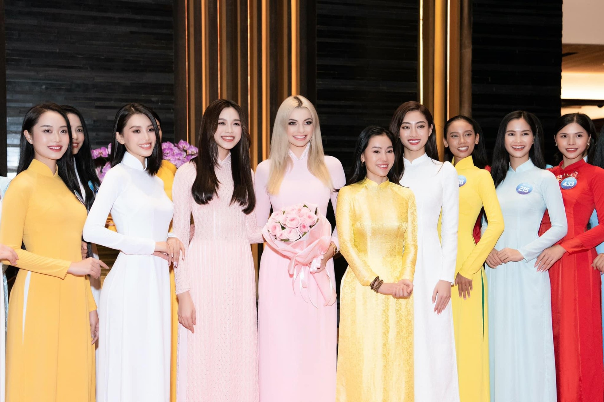 Dàn Hoa hậu đình đám thế giới khoe nhan sắc xinh đẹp với áo dài khi đến Việt Nam - Ảnh 5.