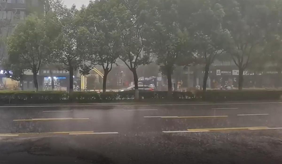 Dân Trung Quốc mừng rơi nước mắt vì 'cuối cùng trời cũng mưa ở Thành Đô' - Ảnh 3.