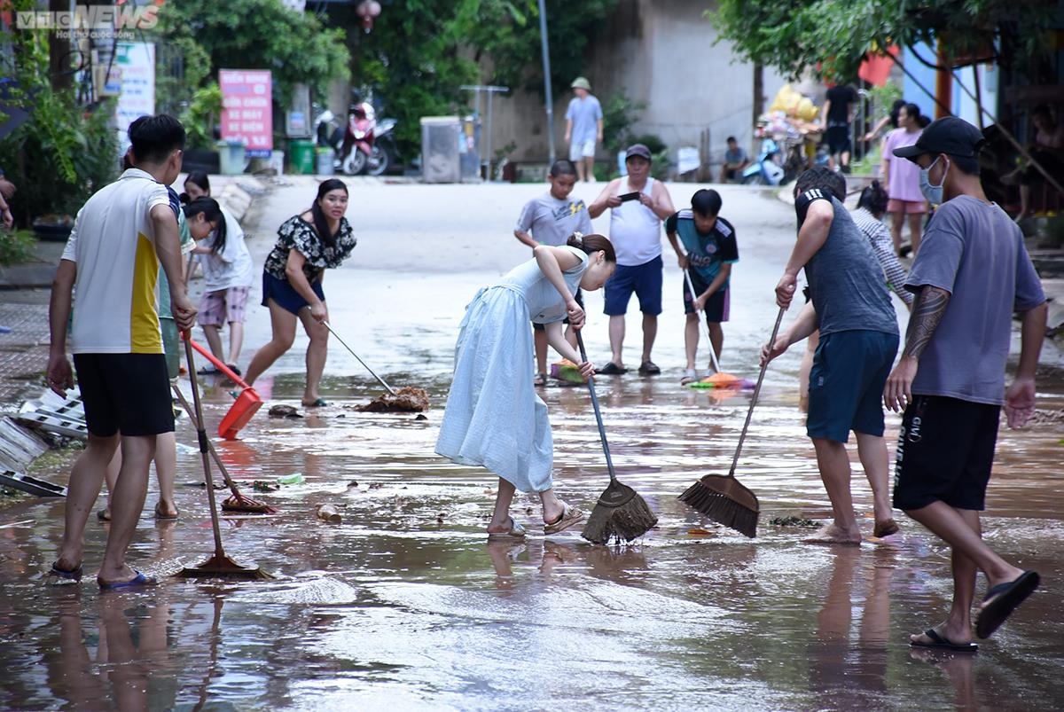 Người dân Quảng Ninh nghẹn giọng kể phút giây chạy nước lũ - Ảnh 11.