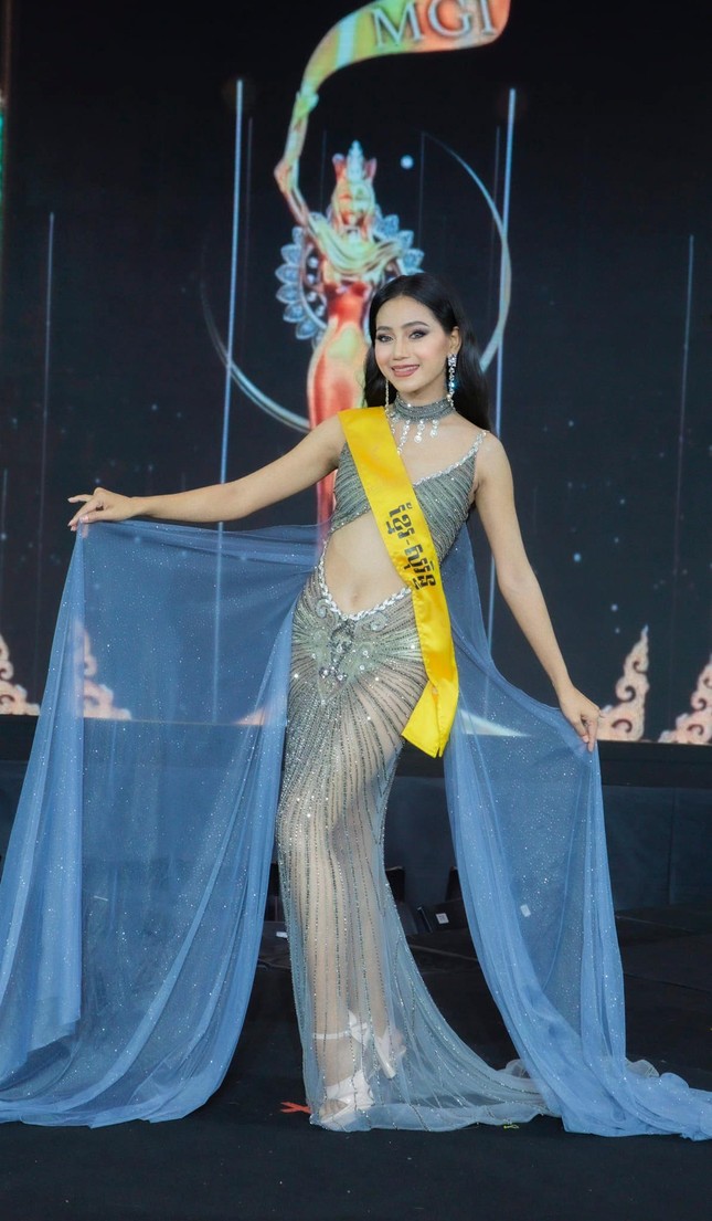 Loạt váy dạ hội bị chê của dàn thí sinh Miss Grand Campuchia 2022 - Ảnh 8.