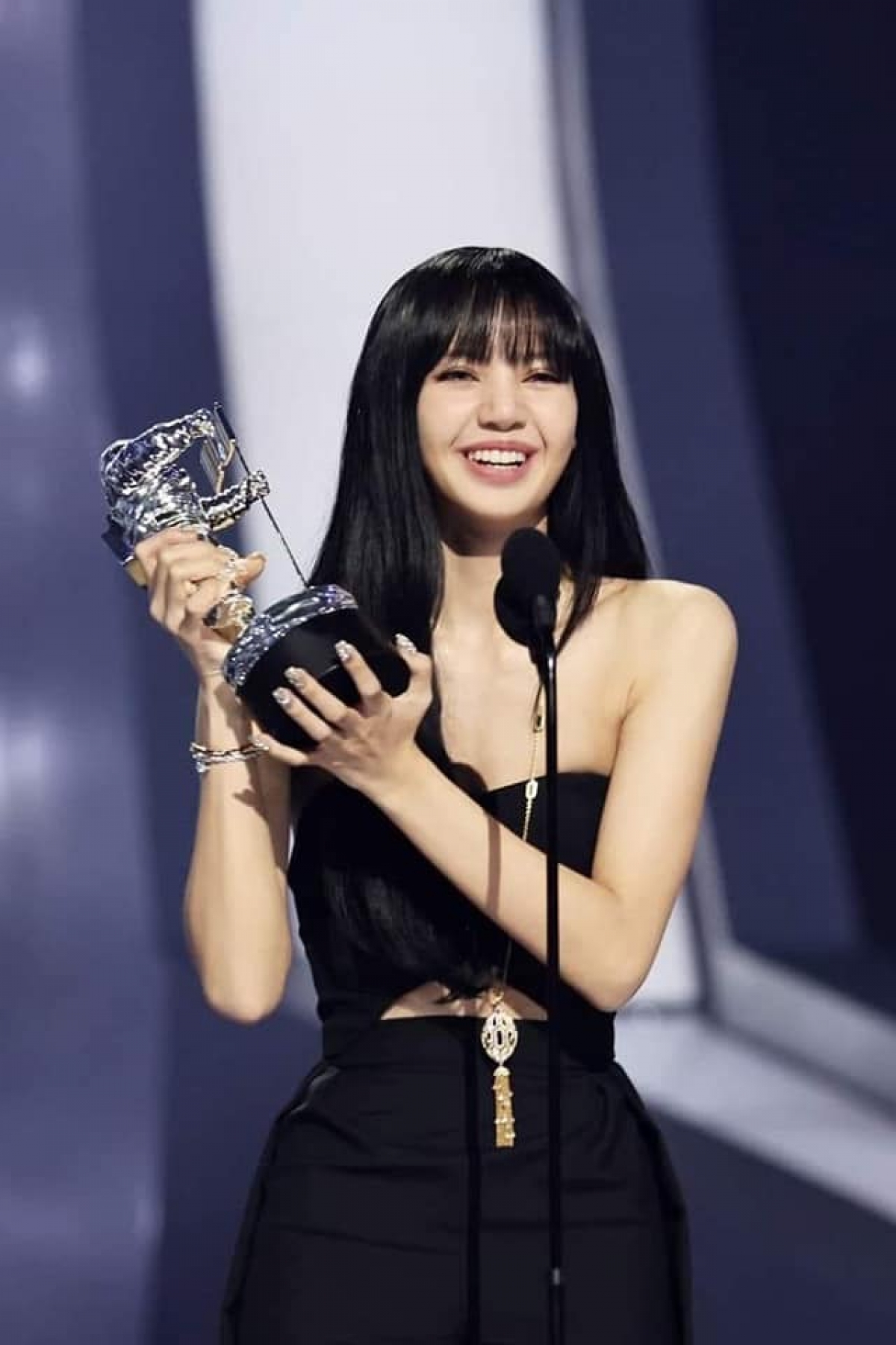 Lisa (BLACKPINK) - VMAs 2022: Điều gì sẽ xảy ra khi Lisa (BLACKPINK) góp mặt tại VMAs 2022? Sự mong đợi của cộng đồng fan BLACKPINK trên toàn thế giới đang nhen nhóm. Hãy đến và cùng Lisa đi qua những giây phút đáng nhớ trong sự kiện âm nhạc này.