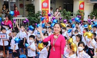 Học sinh chuẩn bị năm học mới: Phụ huynh lo 'gánh' các khoản thu - Ảnh 4. Học sinh chuẩn bị năm học mới: Phụ huynh lo 'gánh' các khoản thu - Ảnh 4.