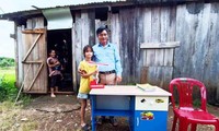 Học sinh chuẩn bị năm học mới: Phụ huynh lo 'gánh' các khoản thu - Ảnh 3. Học sinh chuẩn bị năm học mới: Phụ huynh lo 'gánh' các khoản thu - Ảnh 3.