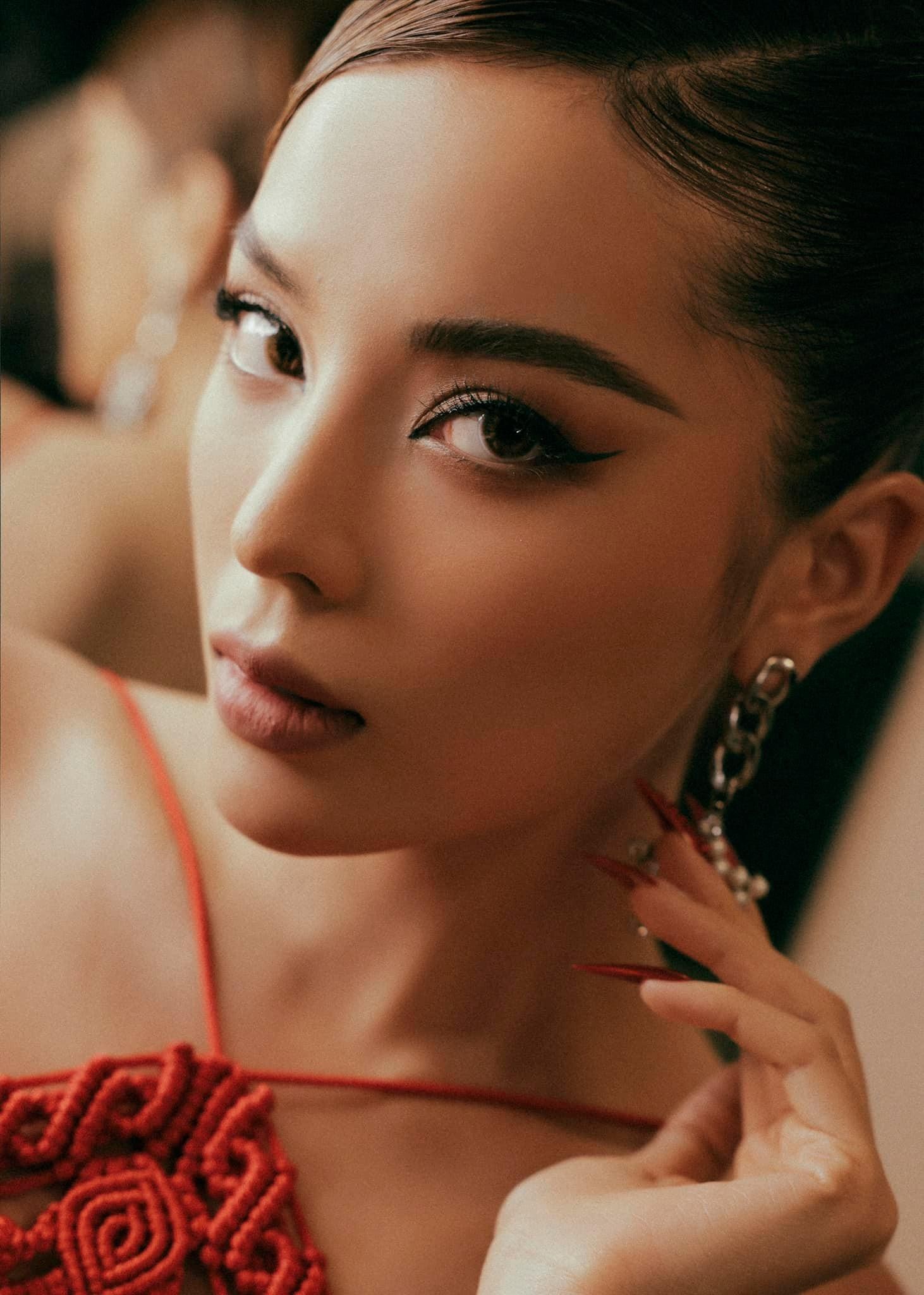 &Aacute; hậu Phương Anh, Đ&agrave;o Thị H&agrave; đọ d&aacute;ng n&oacute;ng bỏng với &aacute;o tắm tr&ecirc;n biển - Ảnh 11.