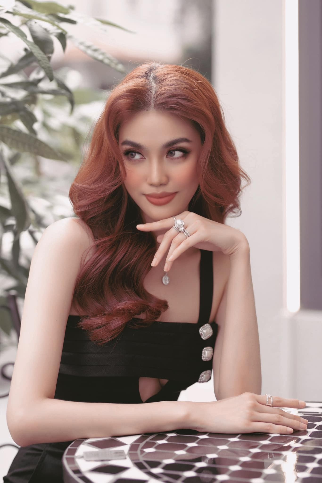 &Aacute; hậu Phương Anh, Đ&agrave;o Thị H&agrave; đọ d&aacute;ng n&oacute;ng bỏng với &aacute;o tắm tr&ecirc;n biển - Ảnh 5.