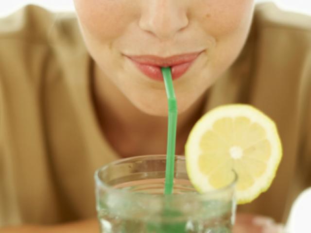Nước chanh cho thêm thứ này để uống giúp làm sạch mạch máu, tránh đau tim, đột quỵ - Ảnh 7.