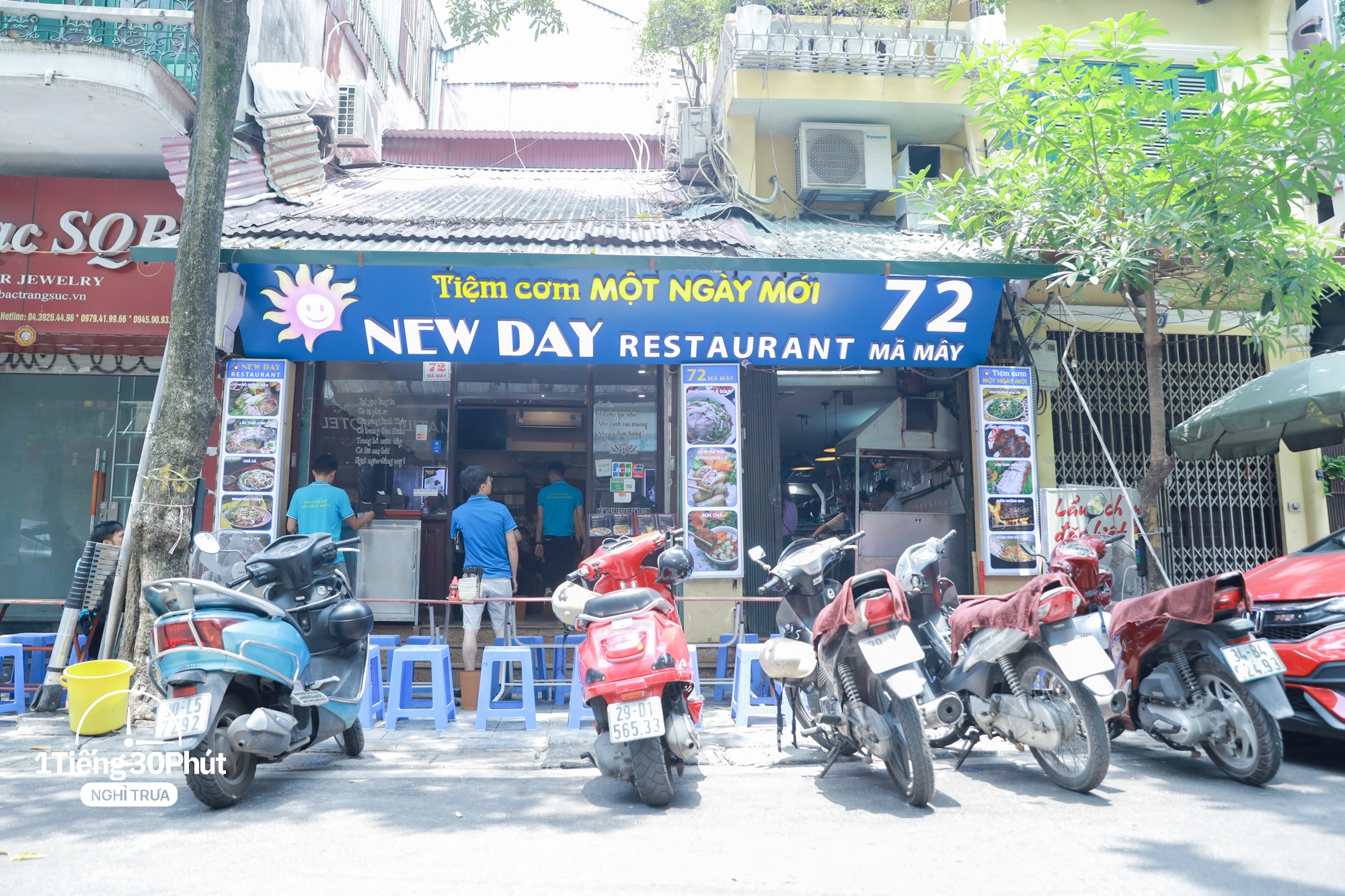 Hàng cơm trưa trên phố cổ phục vụ toàn dân công sở hạng sang, người nước ngoài, tần suất ăn chung cùng người nổi tiếng rất cao - Ảnh 1.