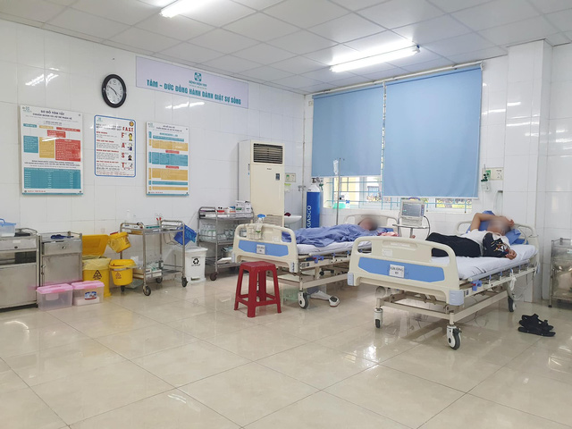 Nhiều du khách ở Hà Nội phải nhập viện do ngộ độc thực phẩm khi đang đi du lịch tại Đà Nẵng - Ảnh 3.