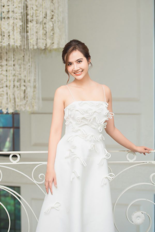 Gu thời trang đặc biệt của boss Vân Trang Thương Ngày Nắng Về: Mê mệt màu trắng - Ảnh 3. Gu thời trang đặc biệt của boss Vân Trang Thương Ngày Nắng Về: Mê mệt màu trắng - Ảnh 3.