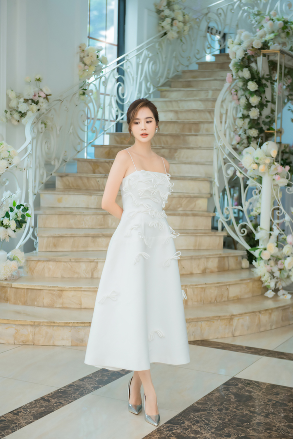 Gu thời trang đặc biệt của boss Vân Trang Thương Ngày Nắng Về: Mê mệt màu trắng - Ảnh 6. Gu thời trang đặc biệt của boss Vân Trang Thương Ngày Nắng Về: Mê mệt màu trắng - Ảnh 6.