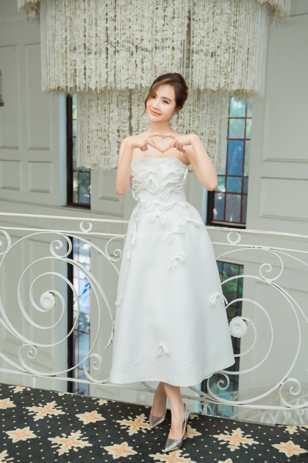 Gu thời trang đặc biệt của boss Vân Trang Thương Ngày Nắng Về: Mê mệt màu trắng - Ảnh 7. Gu thời trang đặc biệt của boss Vân Trang Thương Ngày Nắng Về: Mê mệt màu trắng - Ảnh 7.