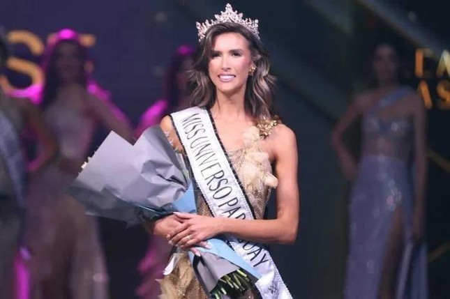 Đối thủ cũ của Huyền My ở Miss Grand đăng quang Miss Universe Paraguay, nhan sắc bị chê già nua - Ảnh 1.