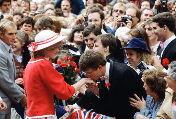 Kỷ niệm 25 năm ngày mất Công nương Diana: Loạt khoảnh khắc đặc biệt chưa từng thấy trong cuộc đời của huyền thoại bất tử - Ảnh 9.