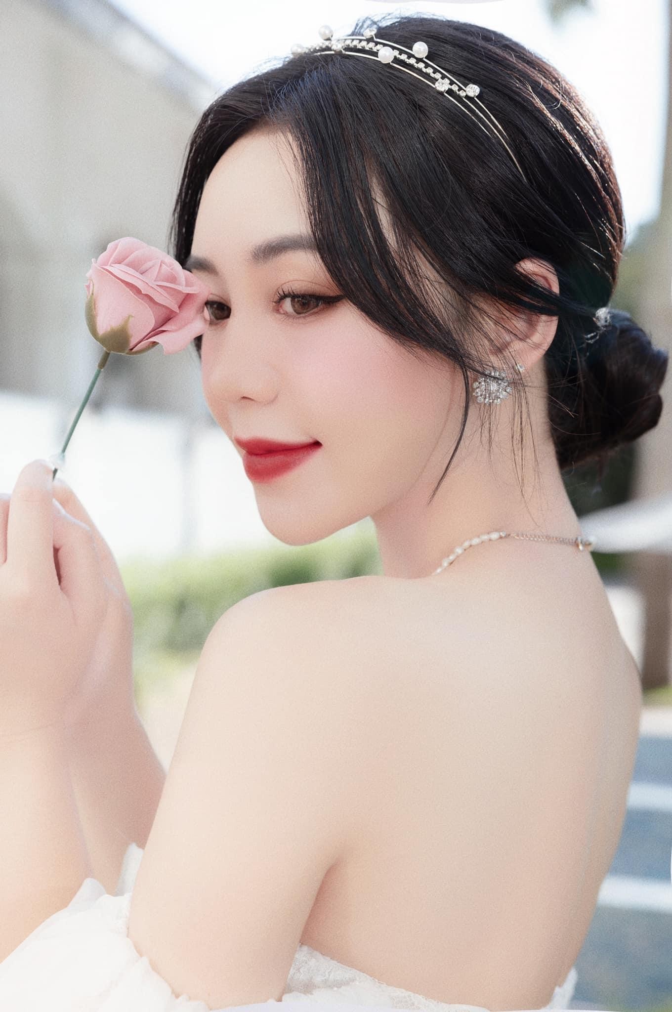 Quỳnh Kool l&ecirc;n đồ khoe vai trần quyến rũ - Ảnh 1.