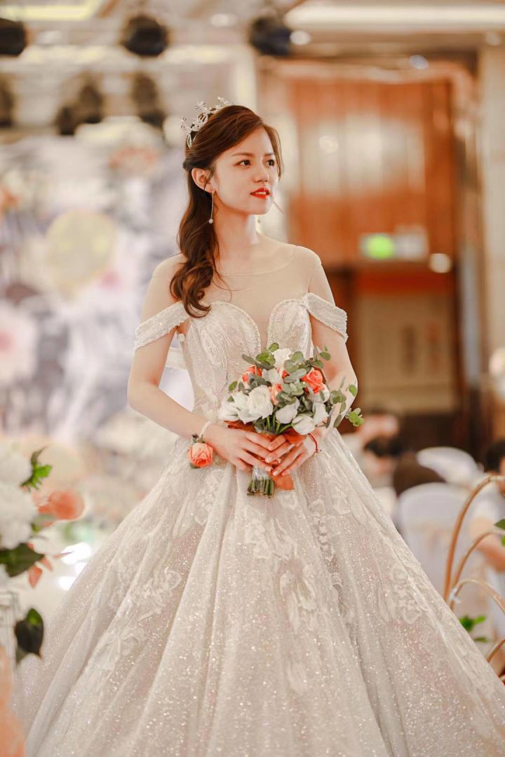 Đám cưới chuẩn bị 9 tháng ròng rã của cô dâu rất 