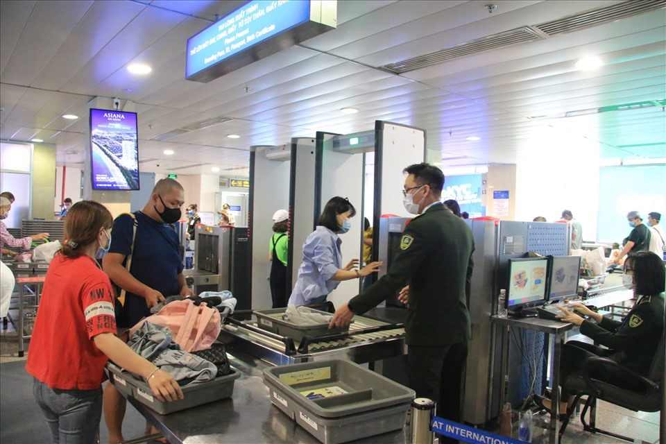 Sân bay Nội Bài dự kiến đón 80.000 khách/ngày dịp nghỉ lễ 2/9, cần lưu ý những gì khi đi máy bay? - Ảnh 2.