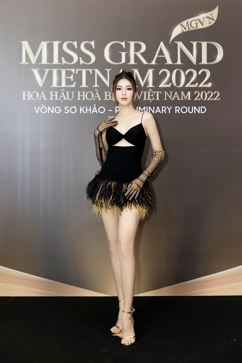 Thảm đỏ sơ khảo Miss Grand Vietnam 2022: Á hậu Kiều Loan, Ngọc Thảo đọ sắc vóc nóng bỏng - Ảnh 2.