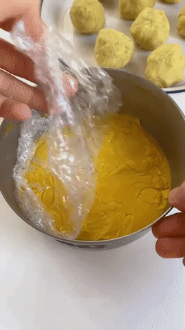 Bánh Trung thu nhân trứng chảy ngon tuyệt vời: Cách làm cực đơn giản! - Ảnh 6.
