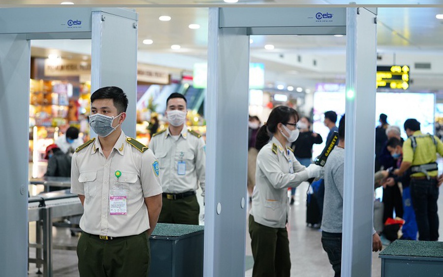 Những điều hành khách cần lưu ý khi Sân bay Nội Bài nâng mức kiểm soát an ninh hàng không - Ảnh 1.