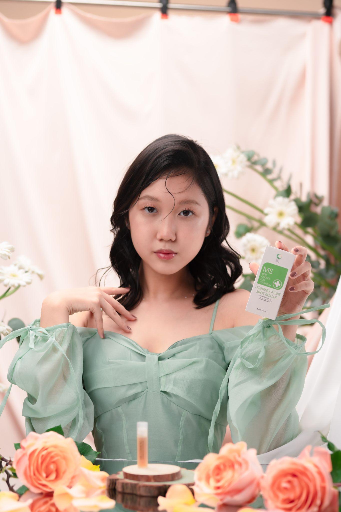 Thanh lăn mụn Ms Cosmetic hỗ trợ đẩy l&ugrave;i th&acirc;m mụn hiệu quả - Ảnh 1.